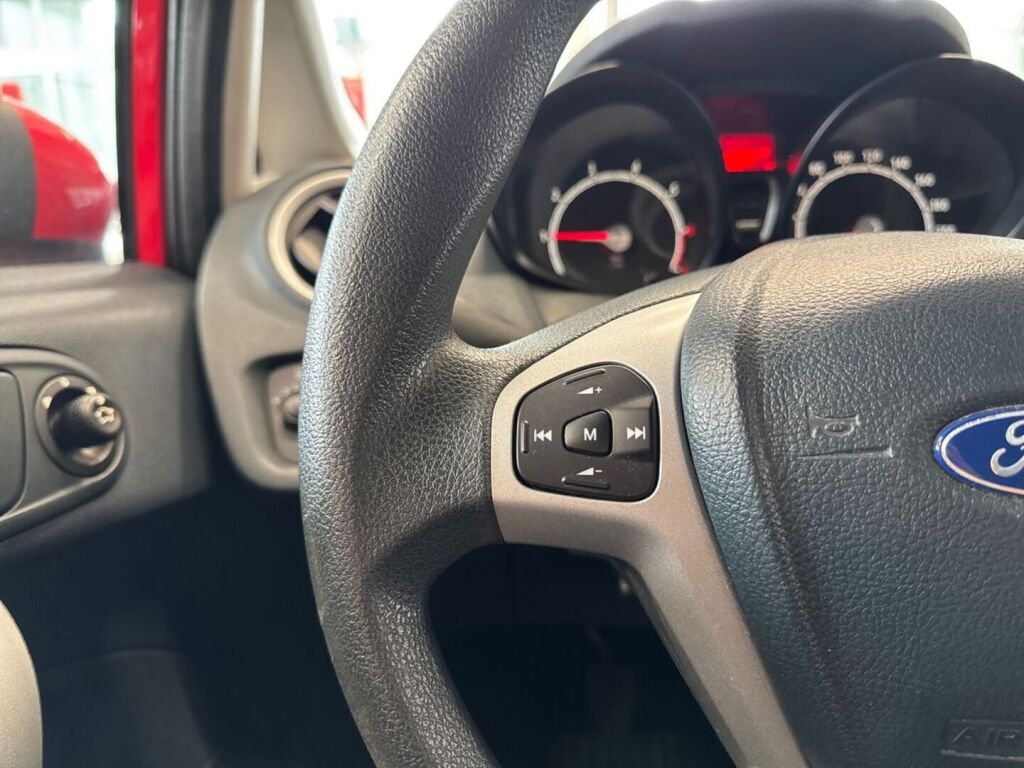 Ford Fiesta 2012 Punainen
