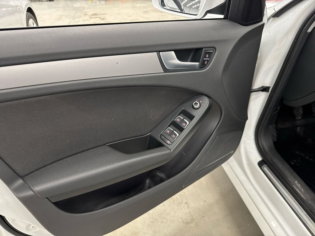 Audi A4 2012 Valkoinen