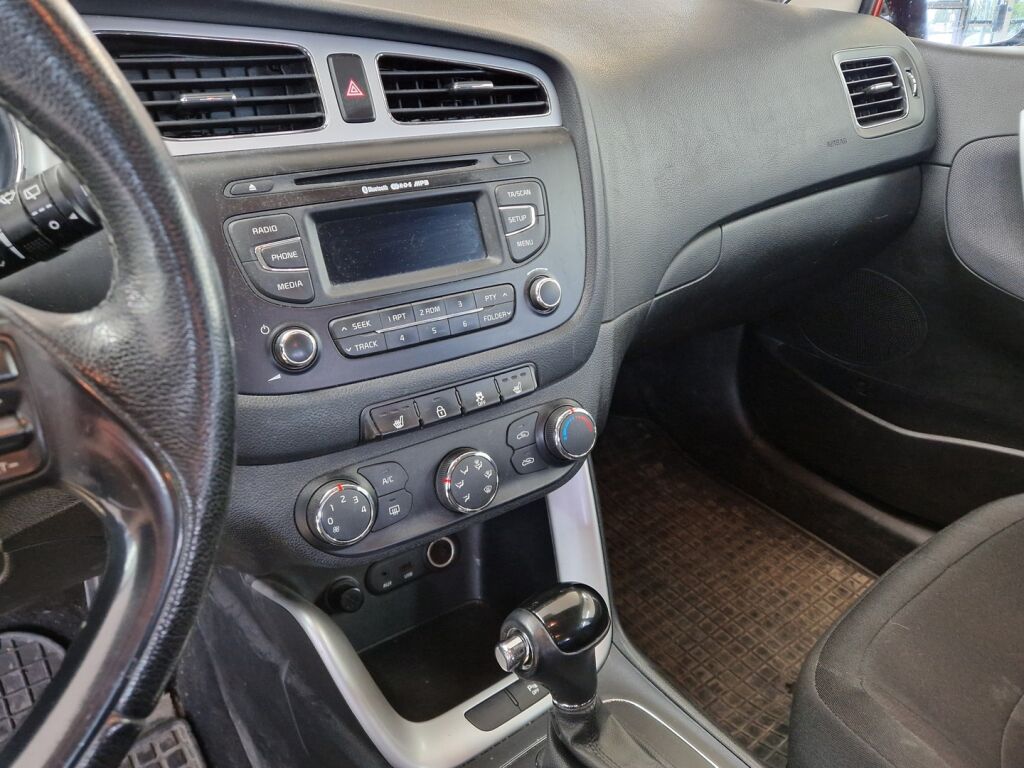 Kia Ceed 2014 Punainen