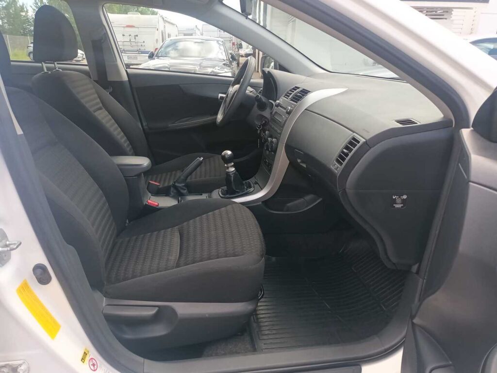 Toyota Corolla 2013 Valkoinen