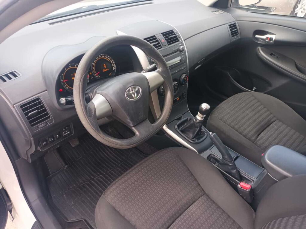 Toyota Corolla 2013 Valkoinen