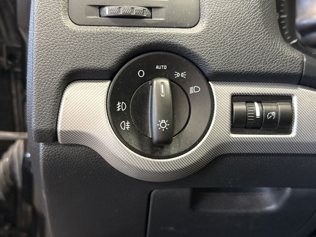 Skoda Octavia 2012 Musta