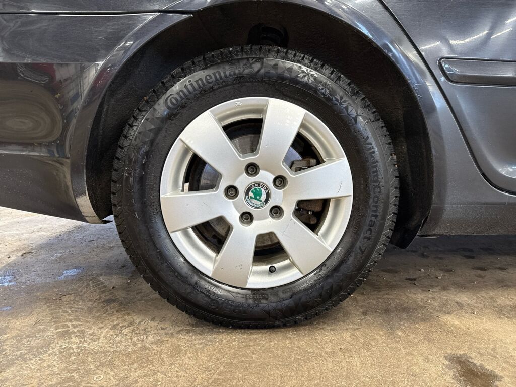 Skoda Octavia 2012 Musta