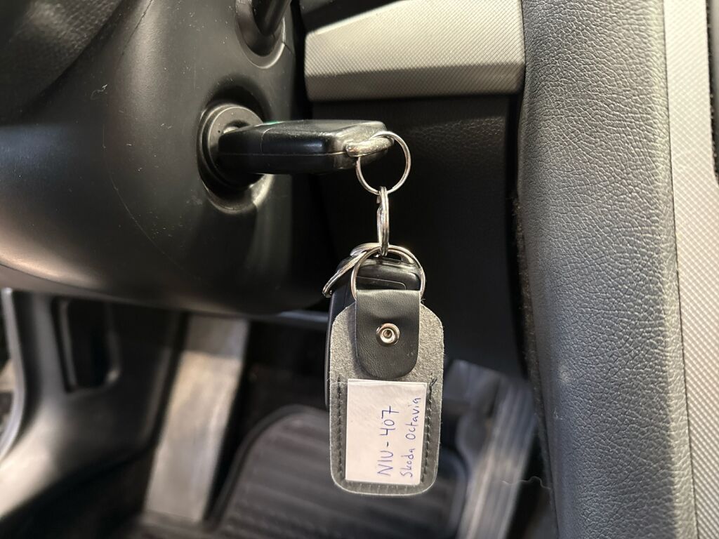 Skoda Octavia 2012 Musta