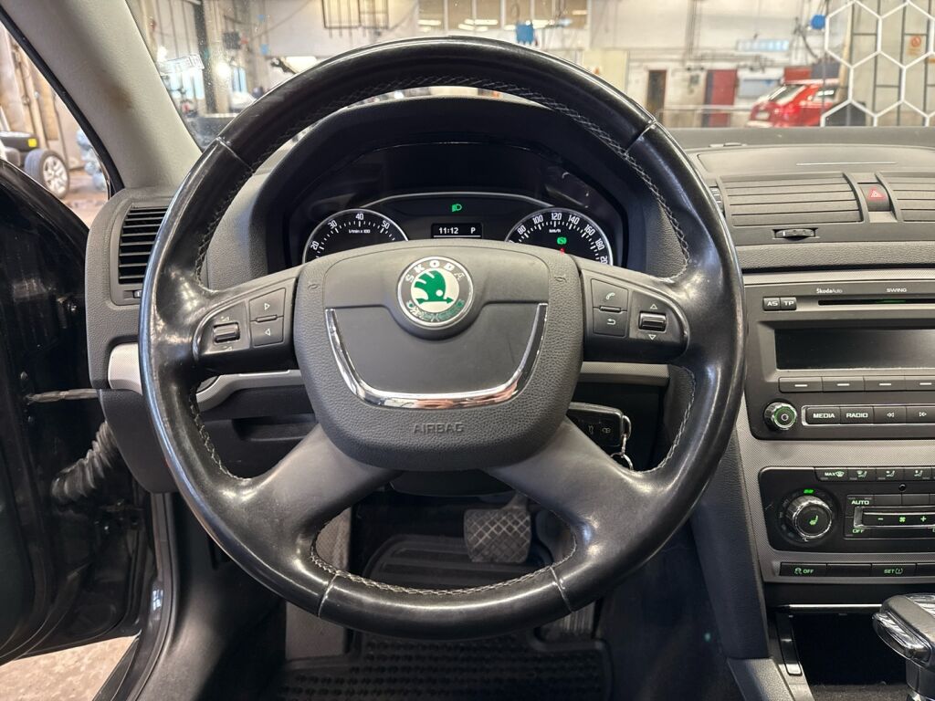 Skoda Octavia 2012 Musta