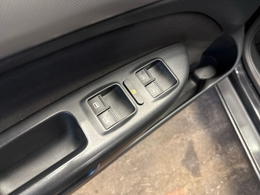 Skoda Octavia 2012 Musta