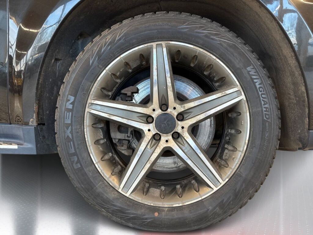 Mercedes-Benz GL 2012 Ruskea (beige)