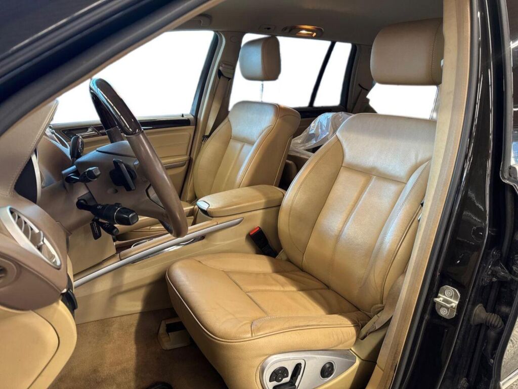 Mercedes-Benz GL 2012 Ruskea (beige)
