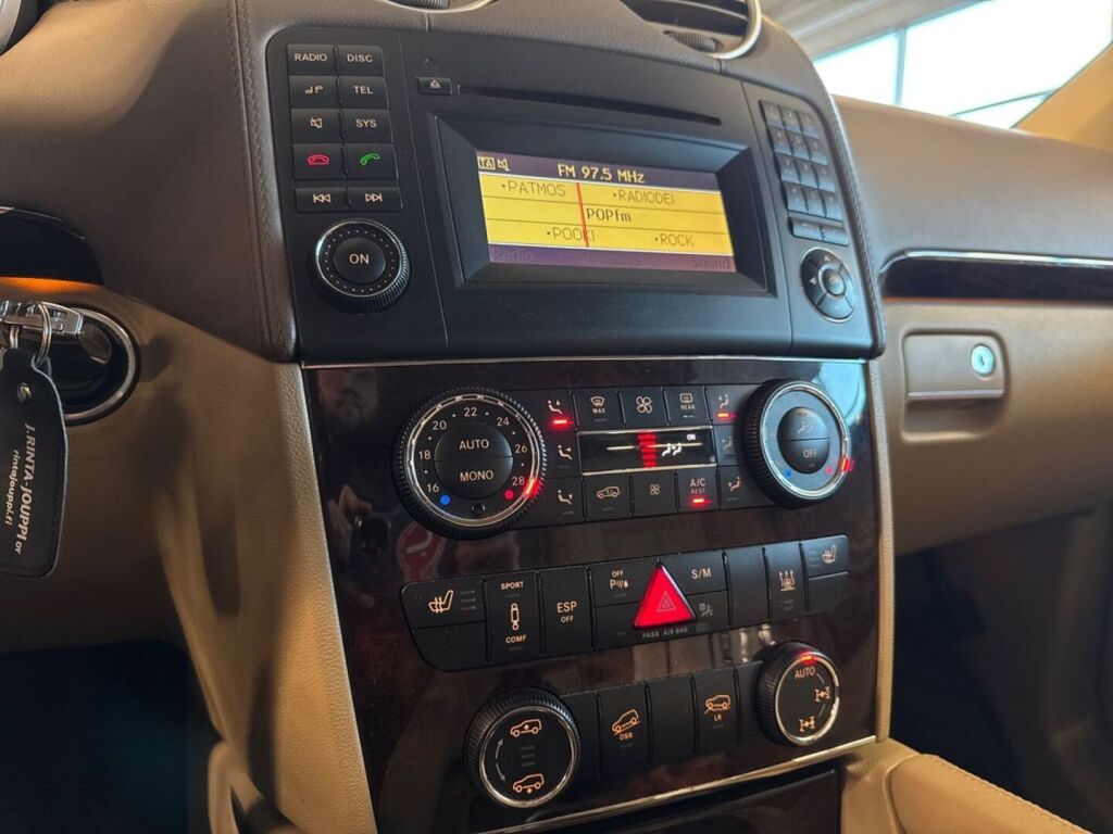 Mercedes-Benz GL 2012 Ruskea (beige)