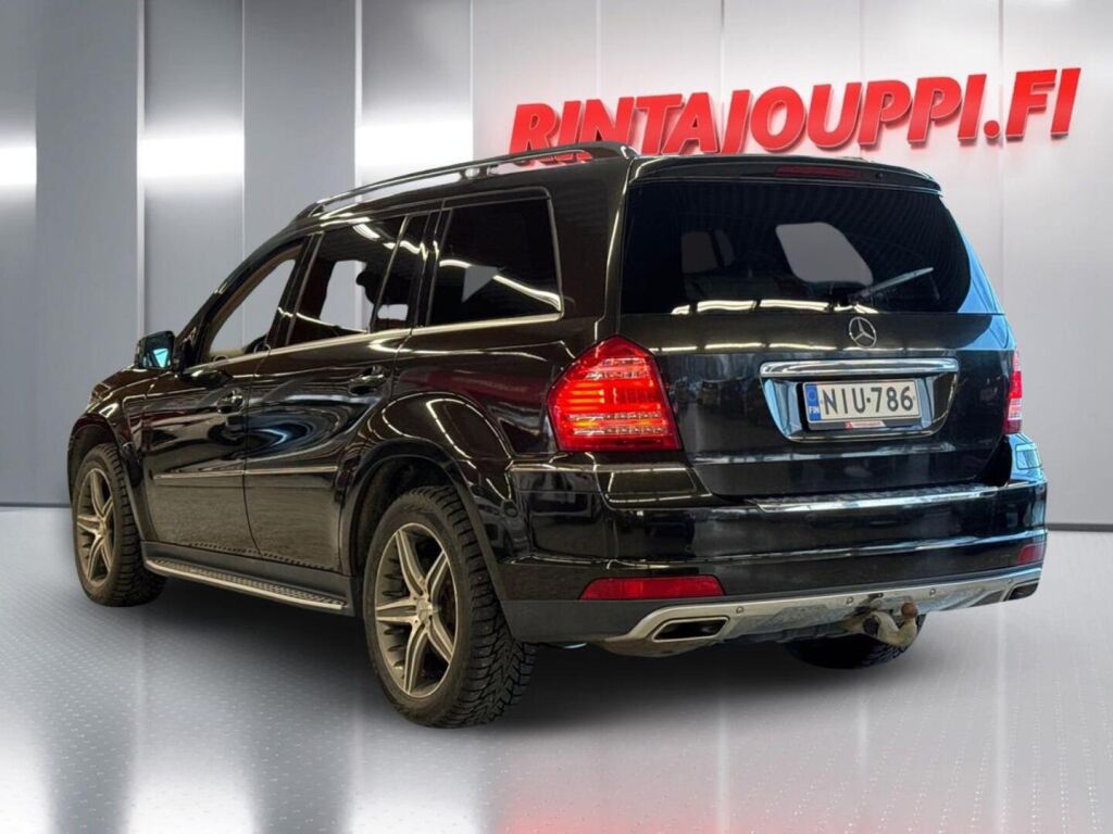 Mercedes-Benz GL 2012 Ruskea (beige)