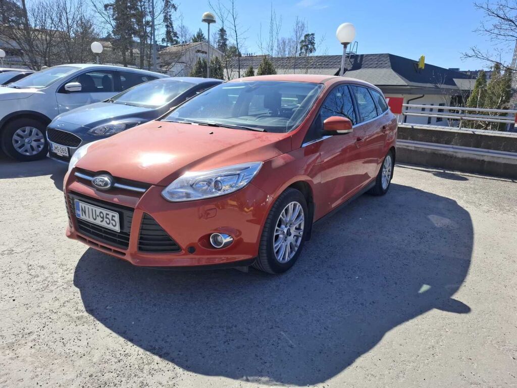 Ford Focus 2012 Punainen