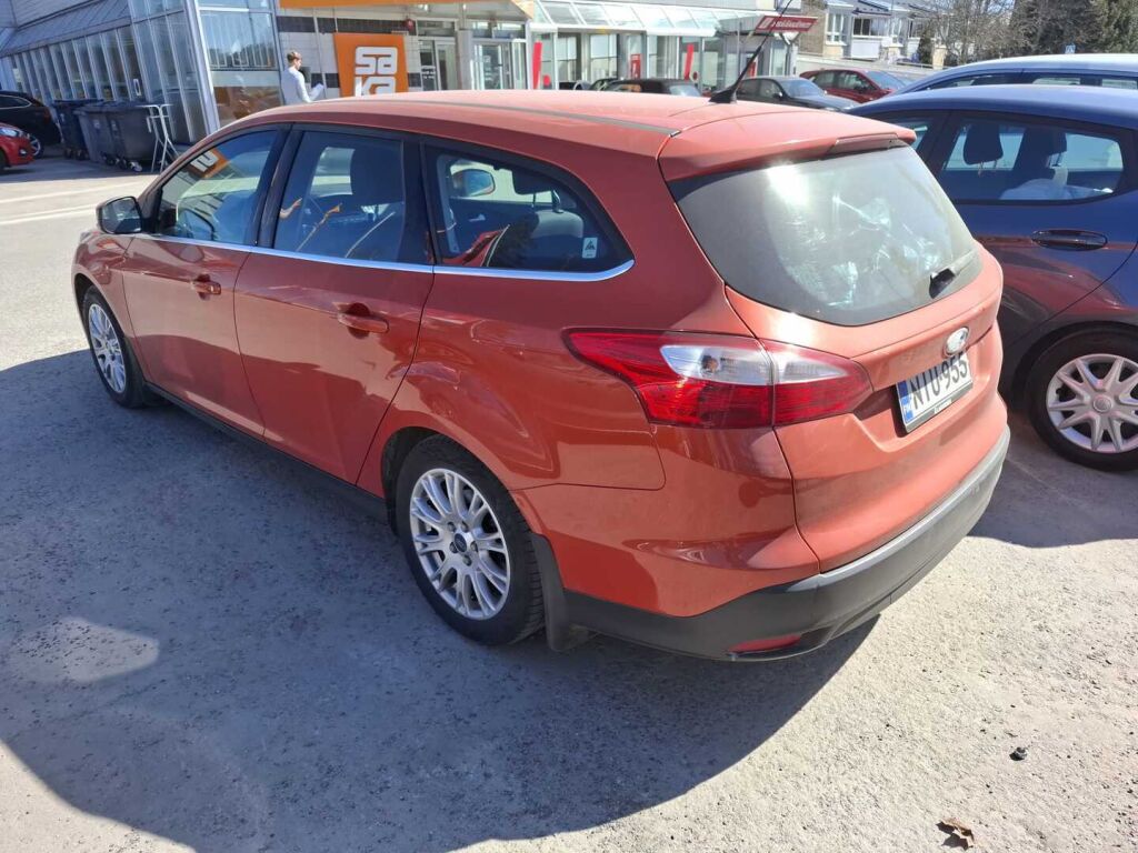 Ford Focus 2012 Punainen