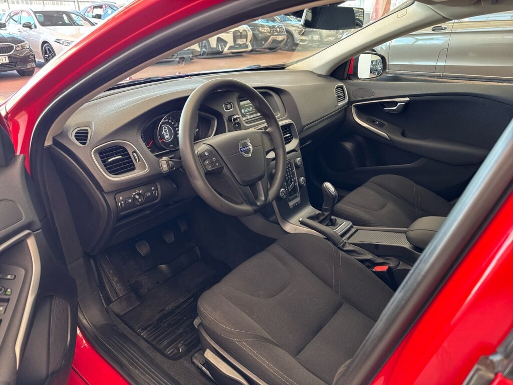 Volvo V40 2013 Punainen
