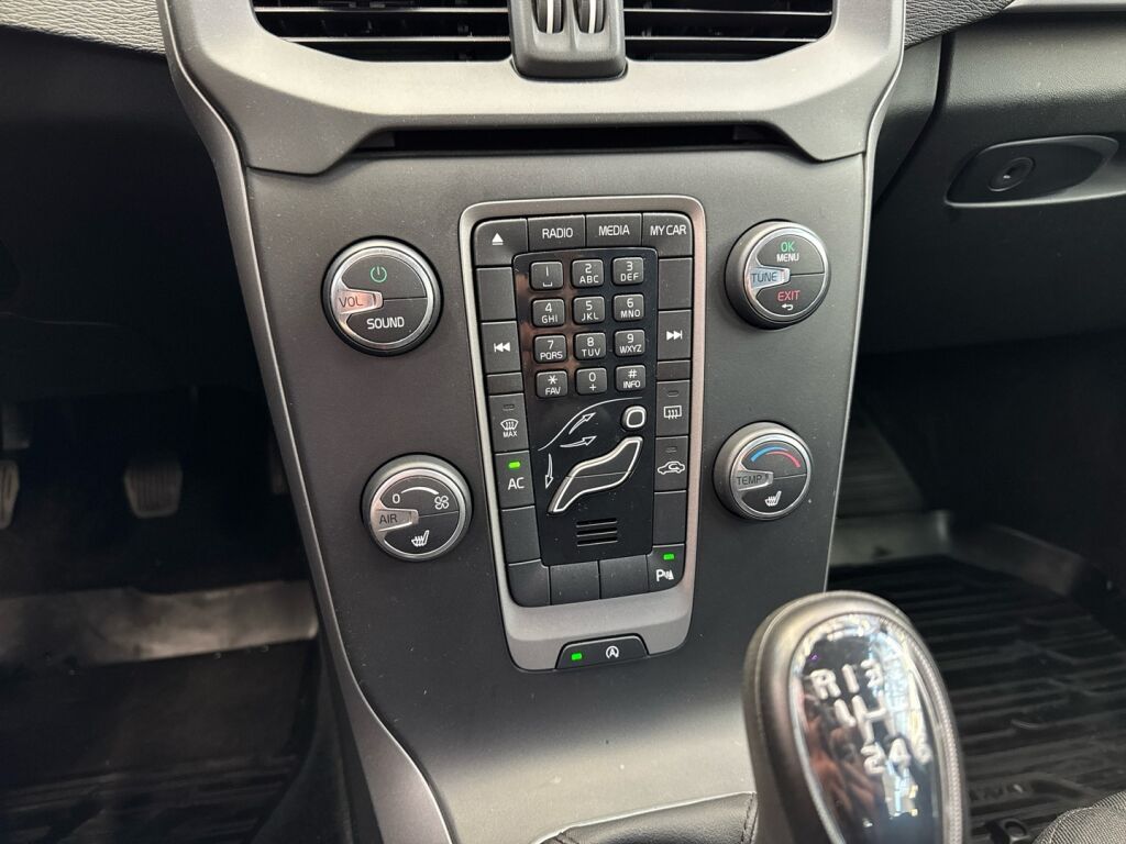 Volvo V40 2013 Punainen