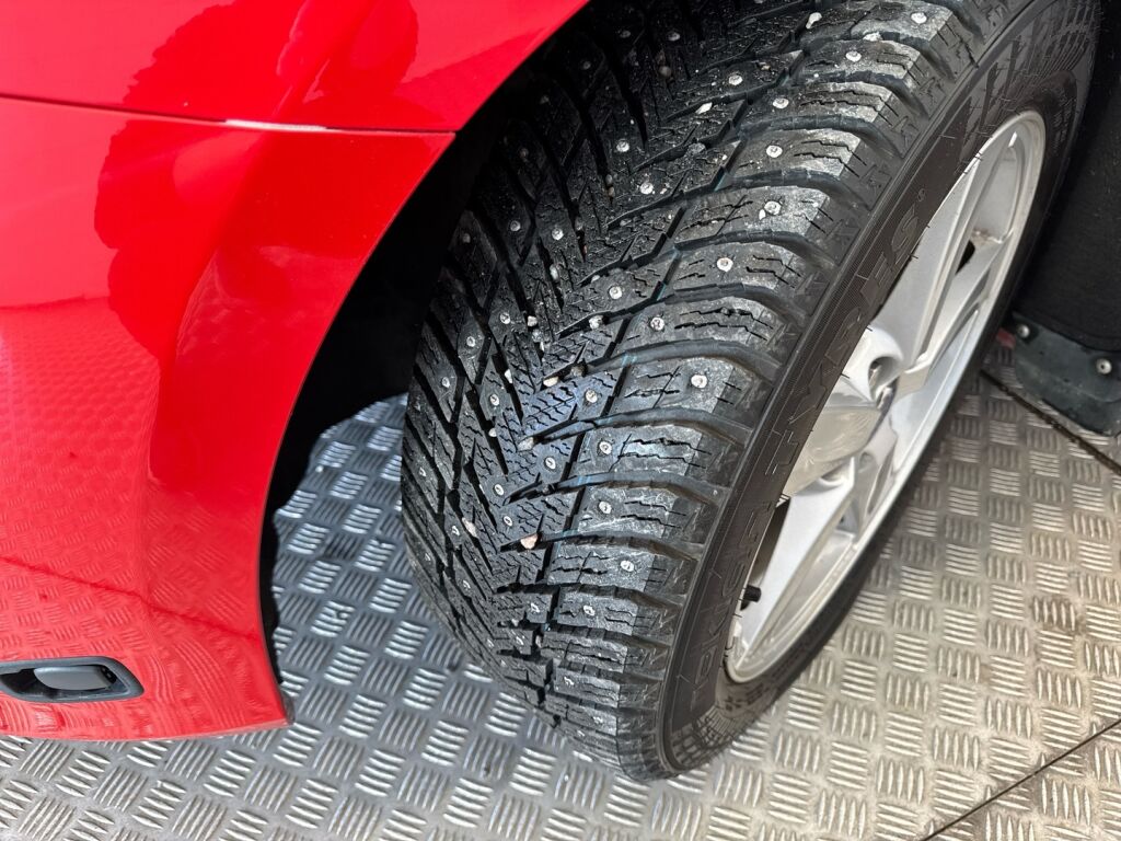 Volvo V40 2013 Punainen