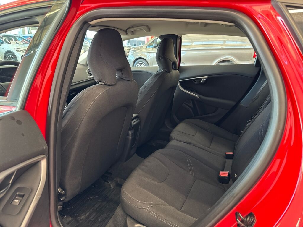 Volvo V40 2013 Punainen