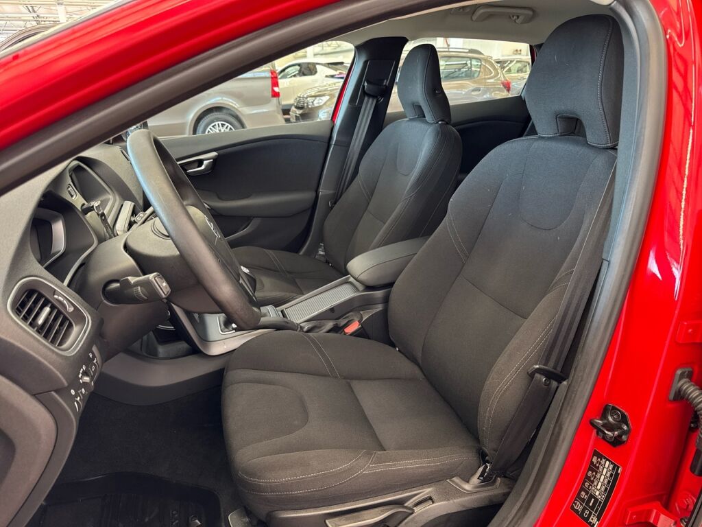 Volvo V40 2013 Punainen