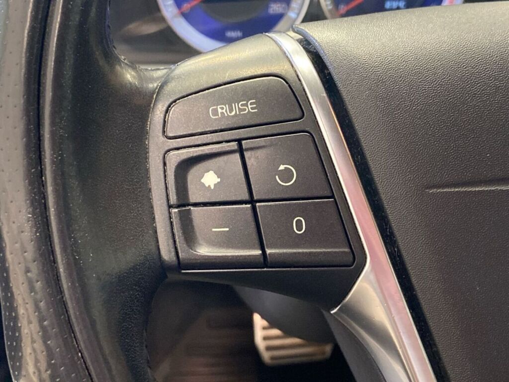 Volvo V70 2013 Harmaa