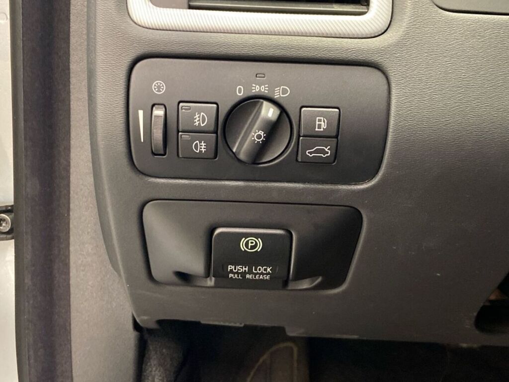 Volvo V70 2013 Harmaa
