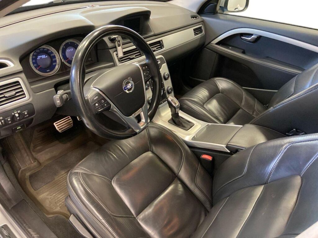 Volvo V70 2013 Harmaa