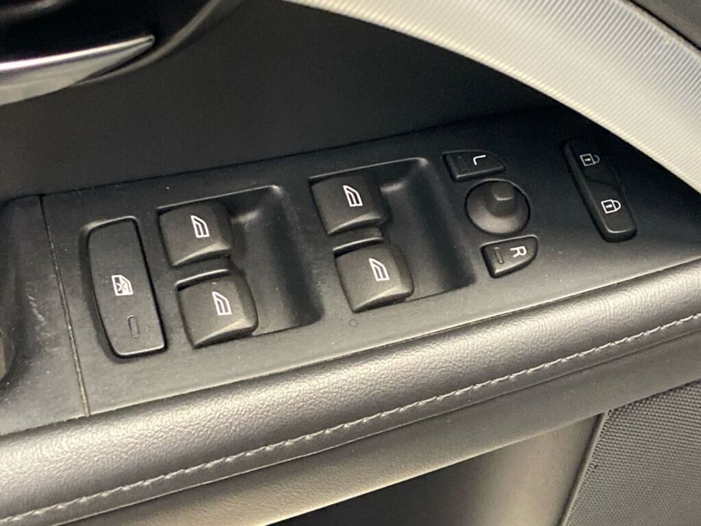 Volvo V70 2013 Harmaa