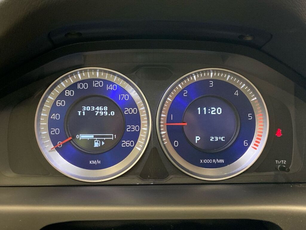Volvo V70 2013 Harmaa