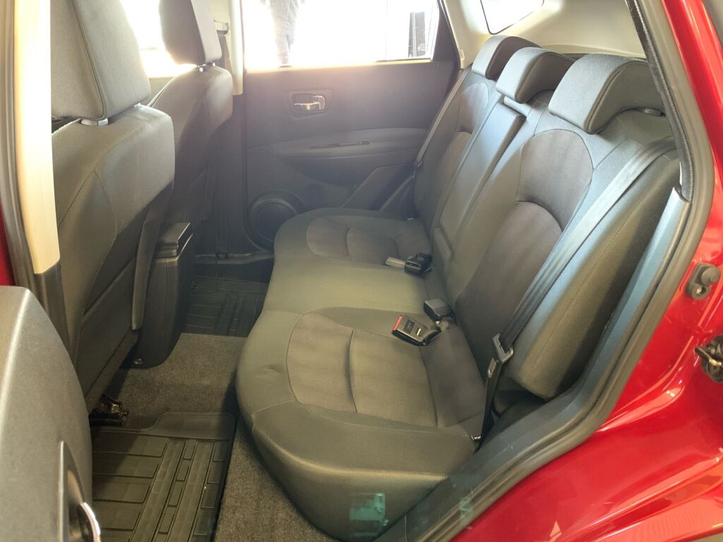 Nissan Qashqai 2013 Punainen