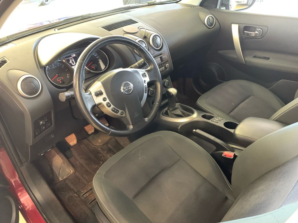 Nissan Qashqai 2013 Punainen