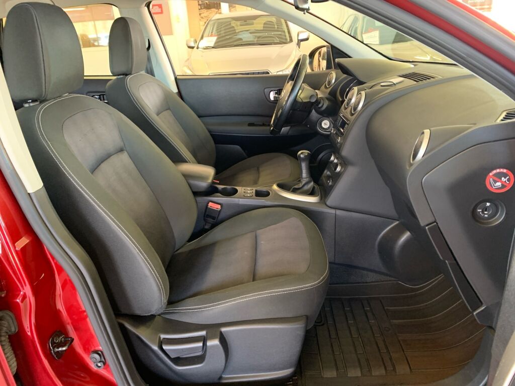 Nissan Qashqai 2013 Punainen