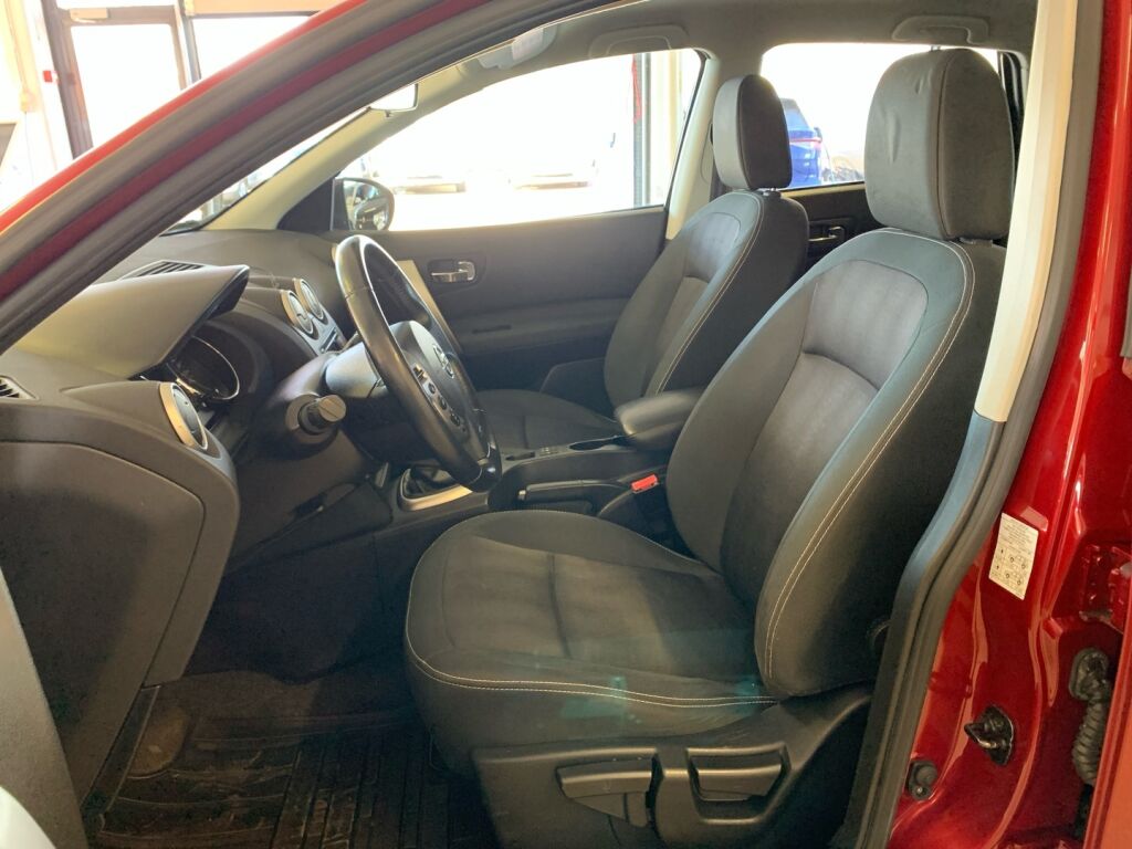 Nissan Qashqai 2013 Punainen