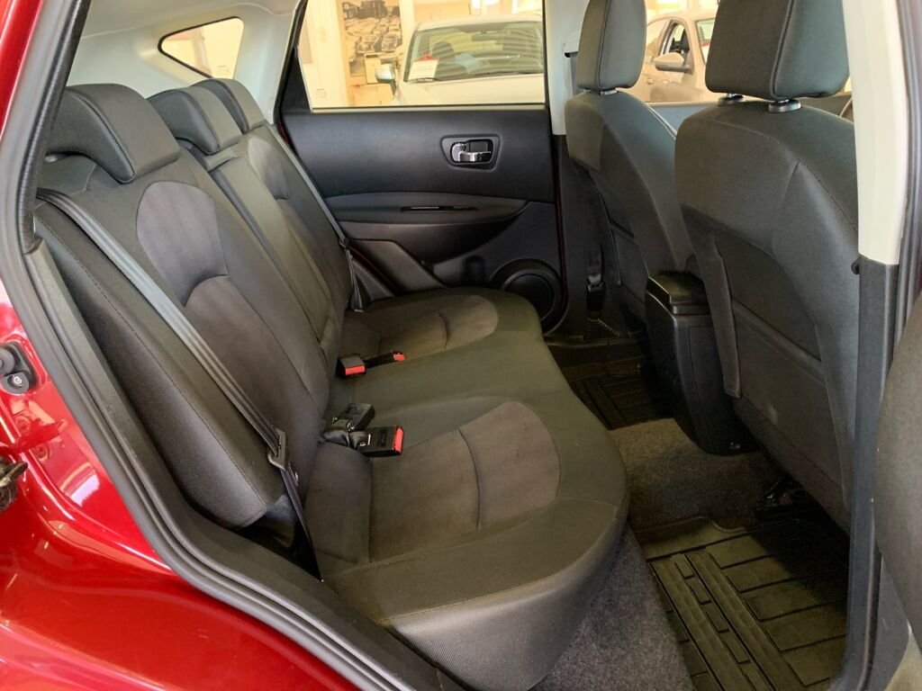 Nissan Qashqai 2013 Punainen