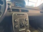 Volvo V70 2012 Musta