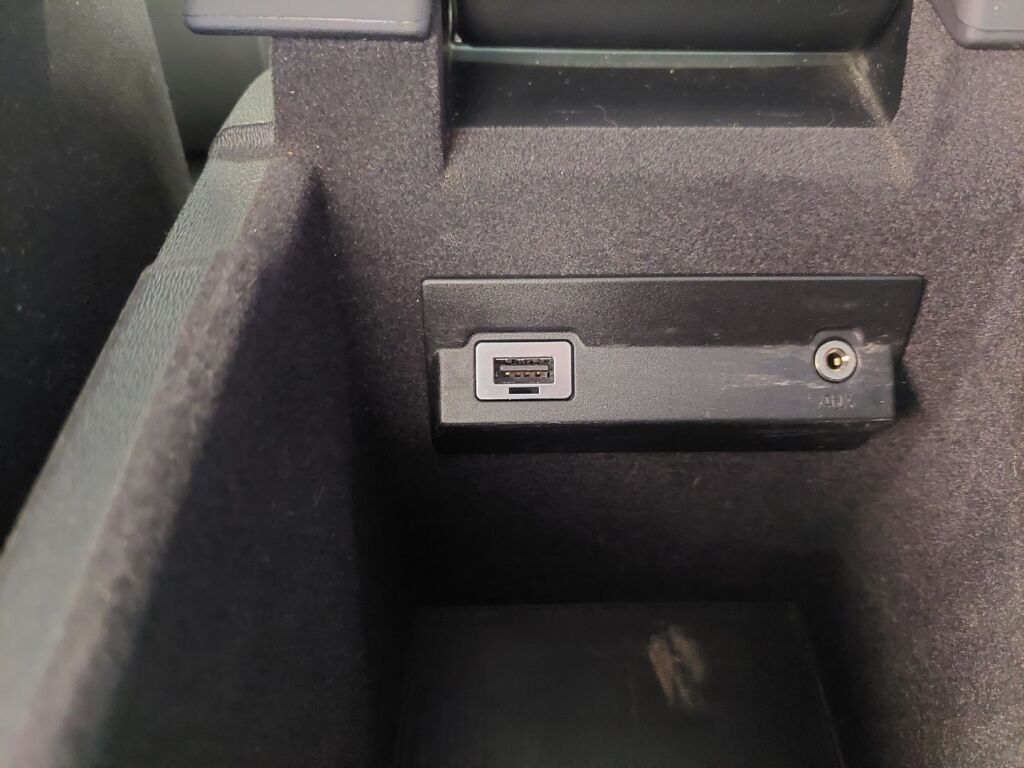 Volvo V70 2012 Musta