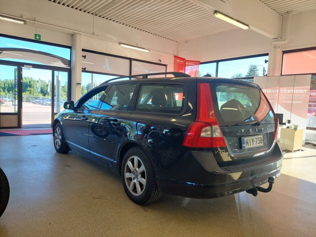 Volvo V70 2012 Musta
