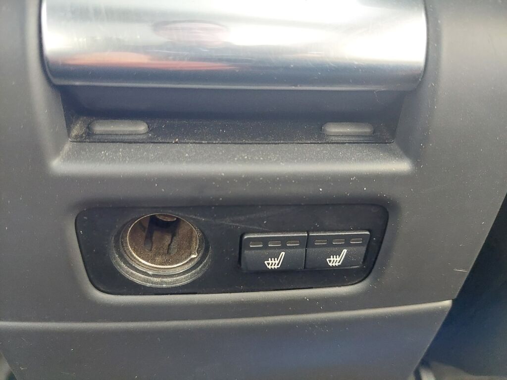 Volvo V70 2012 Musta