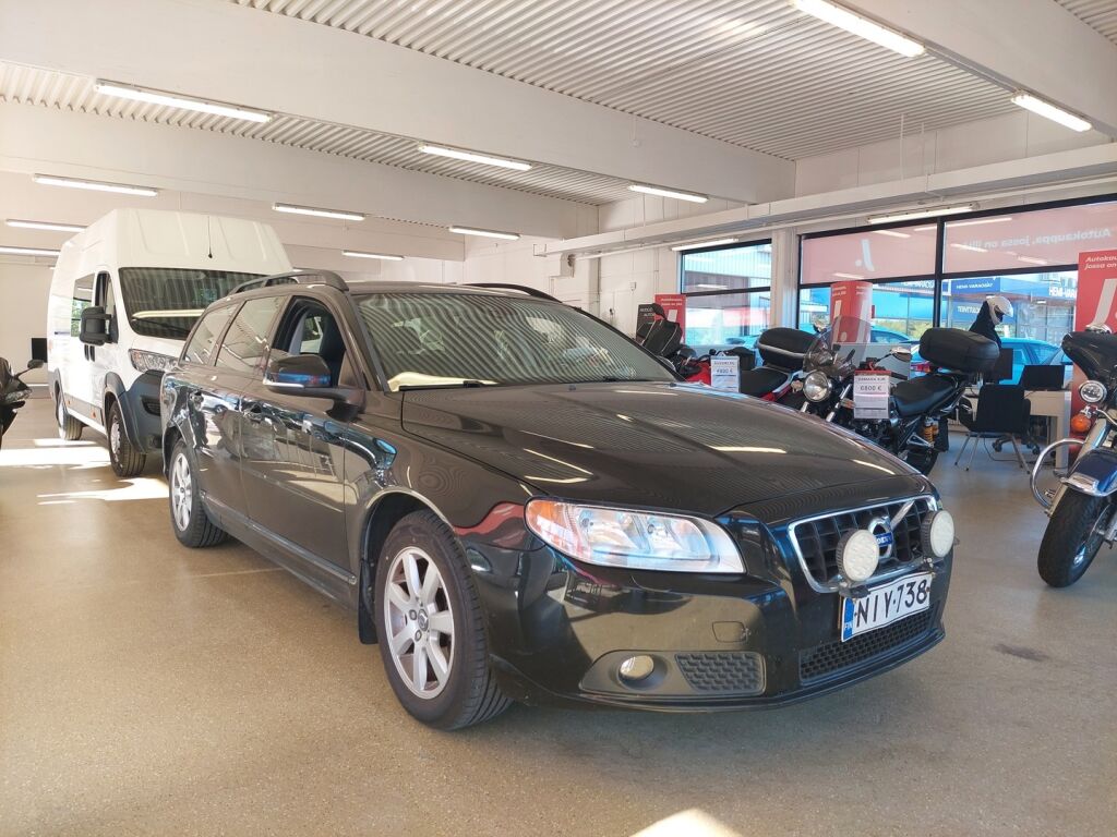 Volvo V70 2012 Musta