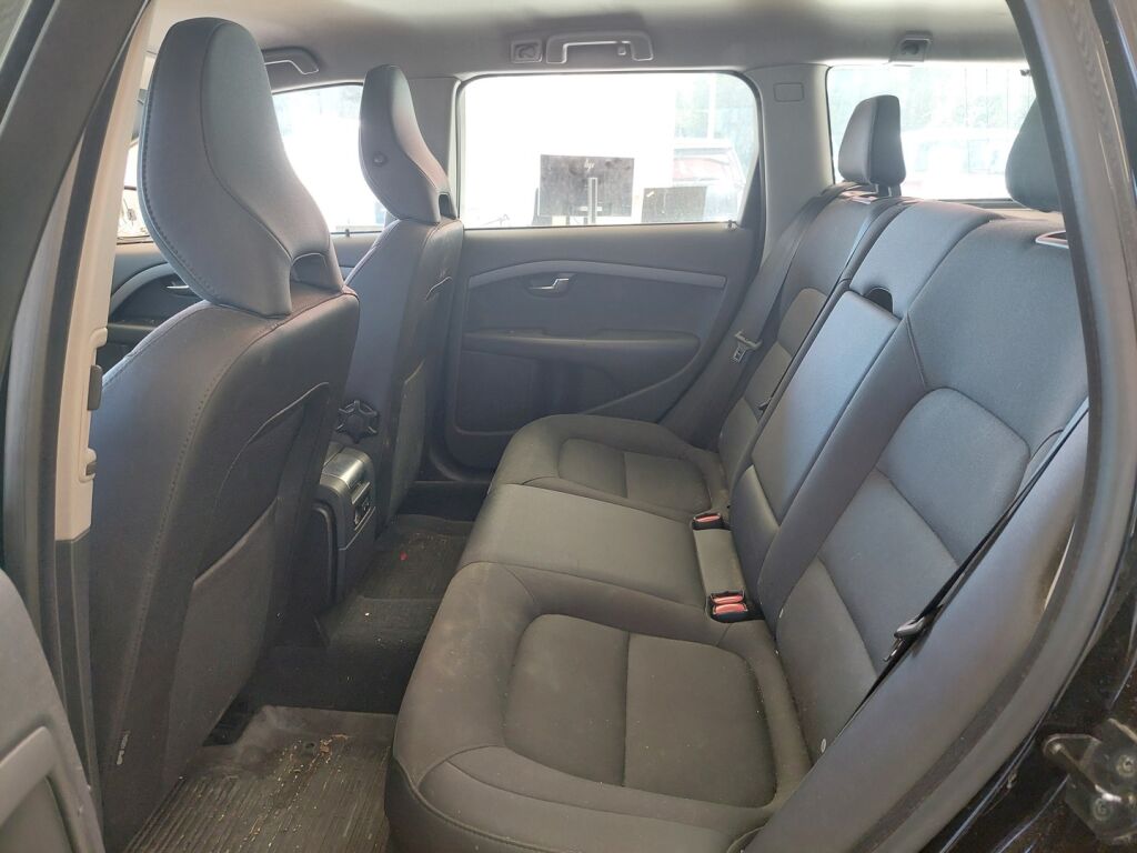 Volvo V70 2012 Musta