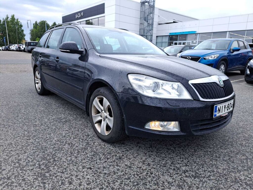 Skoda Octavia 2012 Musta