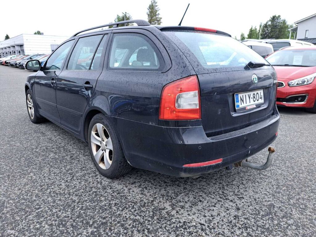 Skoda Octavia 2012 Musta