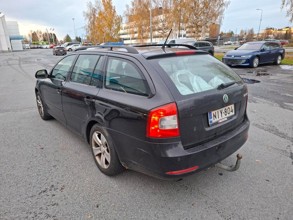 Skoda Octavia 2012 Musta