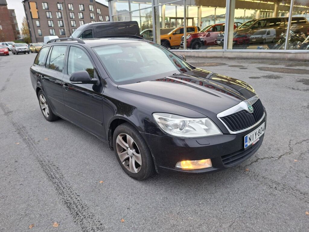 Skoda Octavia 2012 Musta