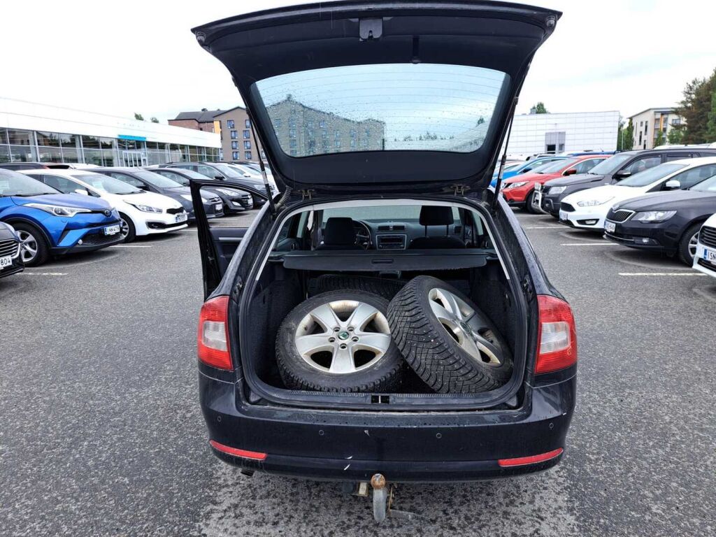Skoda Octavia 2012 Musta