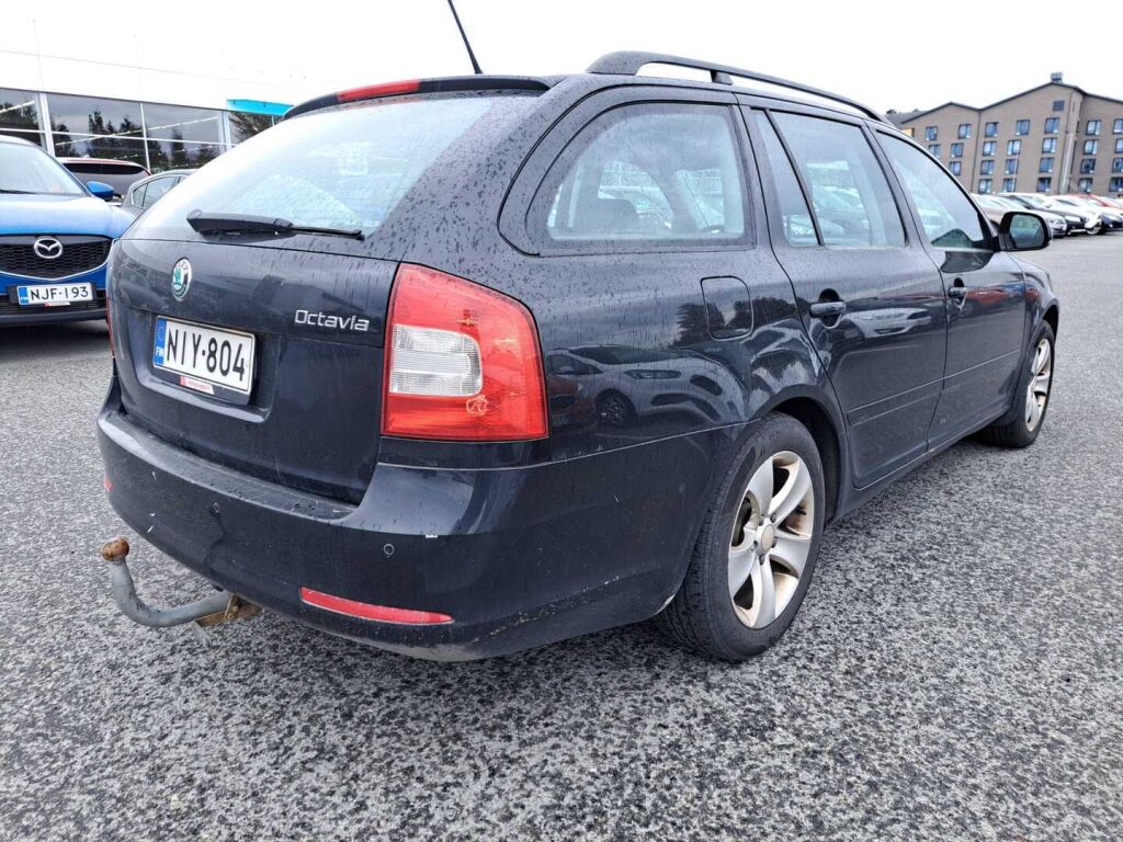 Skoda Octavia 2012 Musta