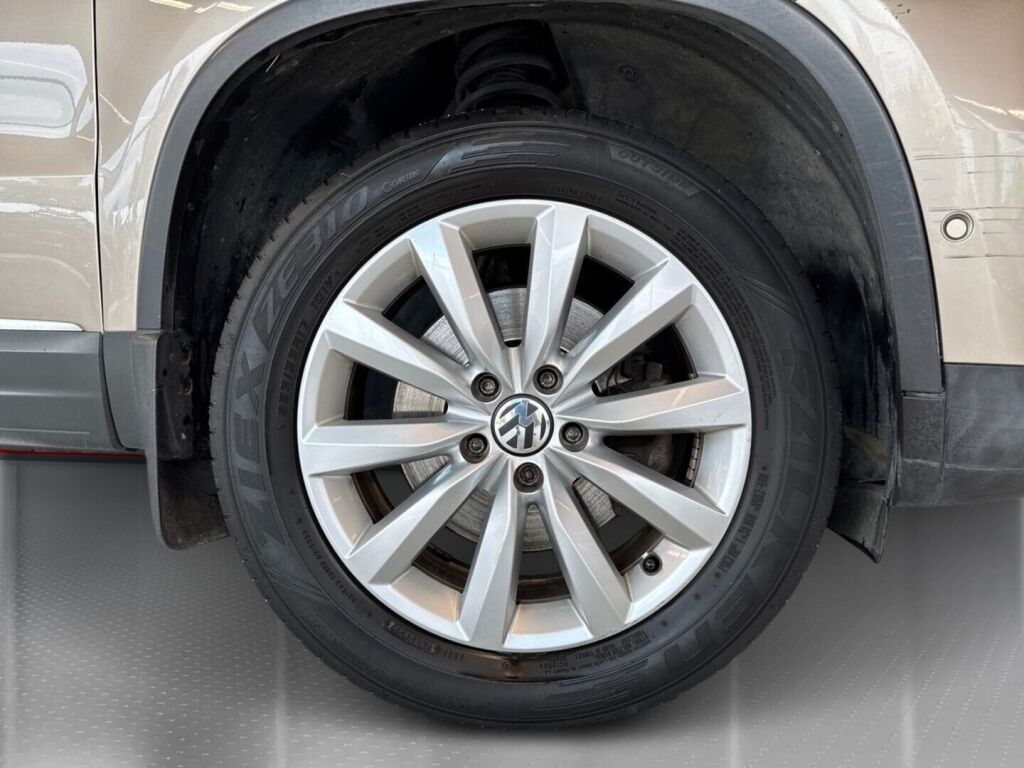 Volkswagen Tiguan 2013 Metallinhohto Ruskea (beige)