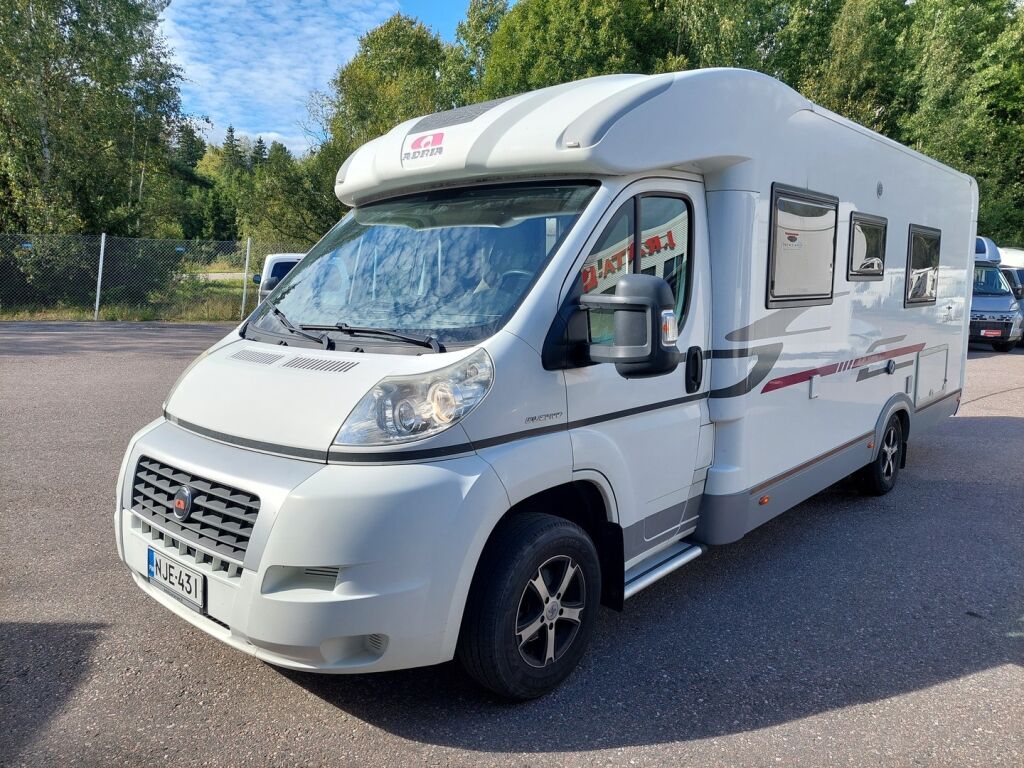 Adria Coral Plus S 670 SLT 2013 Valkoinen