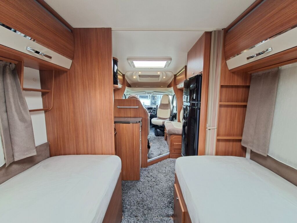 Adria Coral Plus S 670 SLT 2013 Valkoinen