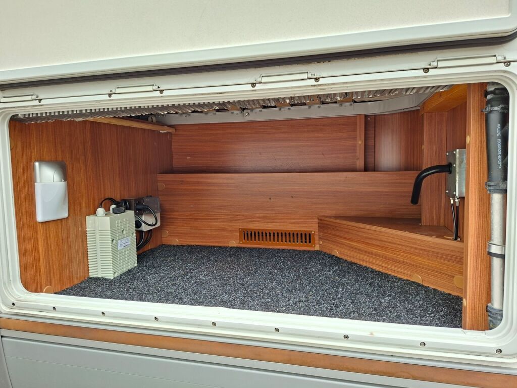 Adria Coral Plus S 670 SLT 2013 Valkoinen
