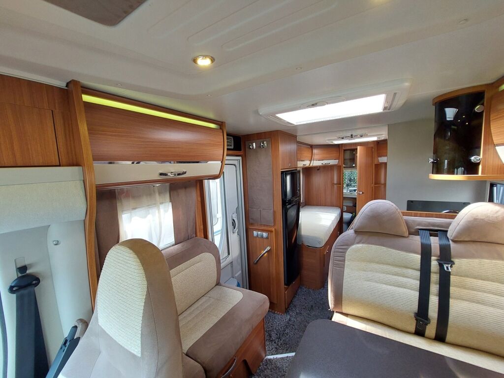 Adria Coral Plus S 670 SLT 2013 Valkoinen