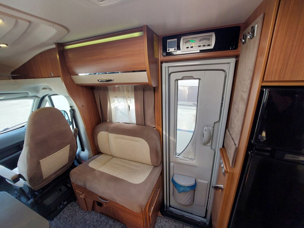 Adria Coral Plus S 670 SLT 2013 Valkoinen