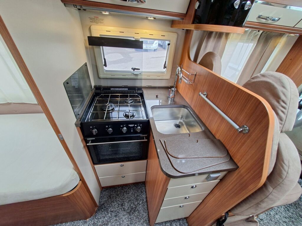 Adria Coral Plus S 670 SLT 2013 Valkoinen
